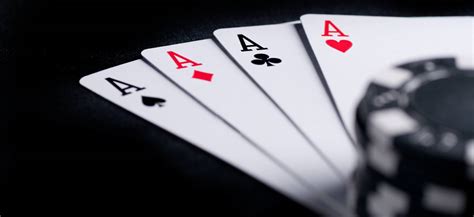 Quatro ases de mão de poker
